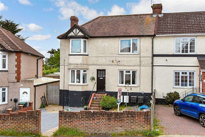 1 Bedroom Flat For Sale In Cedar Road, Strood, Rochester, Kent, ME2