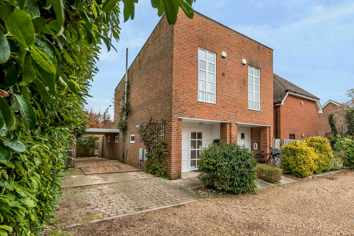 2 Bedroom Semi-Detached House To Rent In North Drive, Littleton, SO22