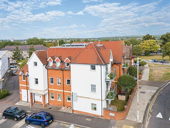 3 Bedroom Flat To Rent In Woodford Bridge, IG8