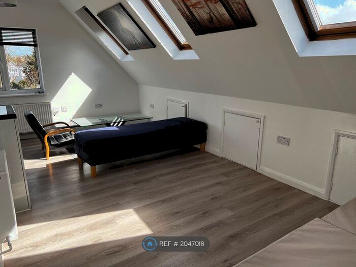 Studio To Rent In Erelu Court, Romford, RM1