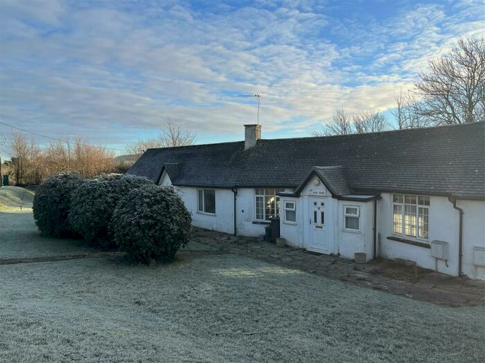 2 Bedroom Bungalow To Rent In Harepath Road, Seaton, EX12