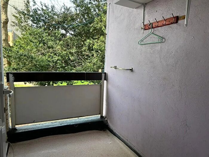 4 Bedroom Flat To Rent In Cambridge Heath Road, London, E1