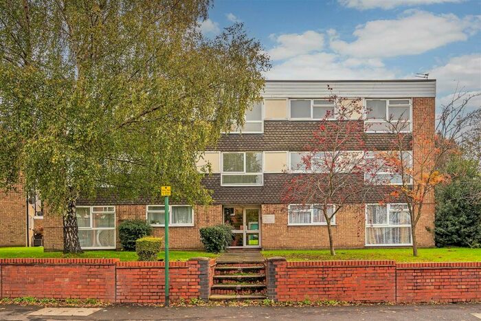 3 Bedroom Apartment To Rent In Kineton Green Road, Solihull, B92