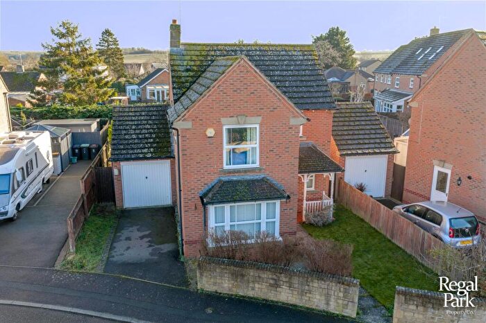 3 Bedroom Detached House For Sale In Dexter Way, Warmington, Peterborough, PE8