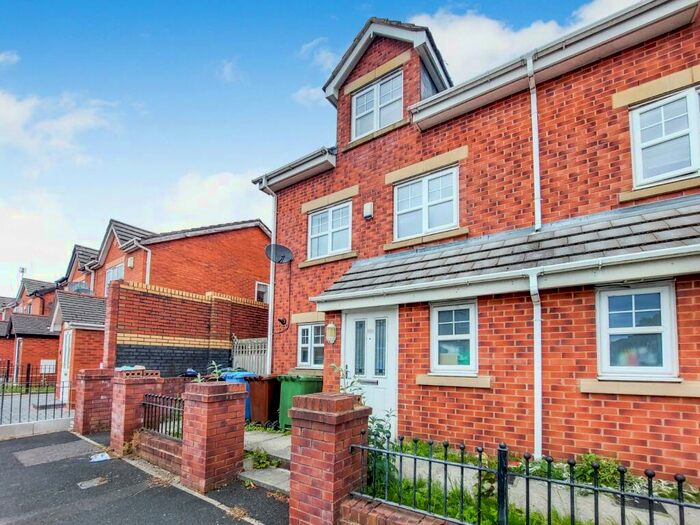 3 Bedroom Semi-Detached House To Rent In Barrow Hill Road, Cheetham Hill, Manchester, M8