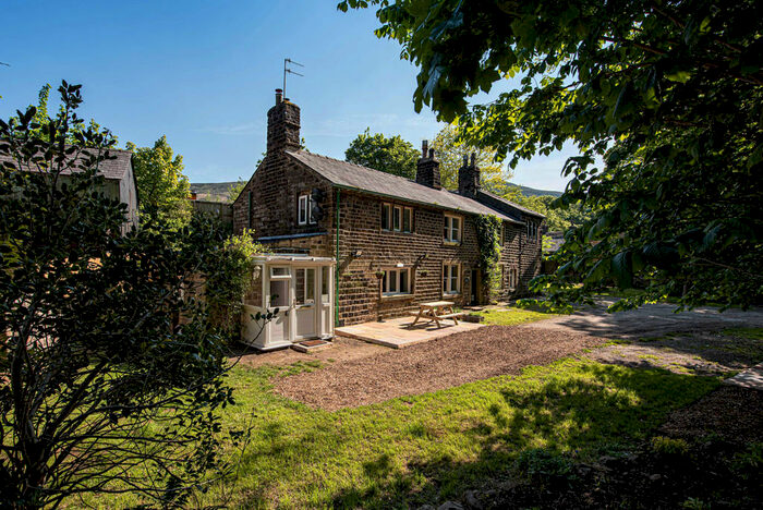 3 Bedroom Cottage To Rent In Chew Valley Road, Greenfield, OL3