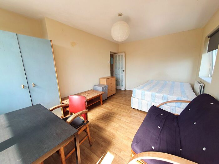 3 Bedroom Flat To Rent In Highbury Quadrant, Highbury, N5