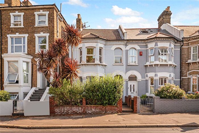 3 Bedroom Flat For Sale In Lordship Lane, East Dulwich, SE22