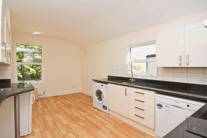 2 Bedroom Flat To Rent In Whitestile Road, Brentford, TW8