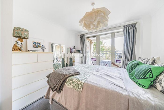 1 Bedroom Flat To Rent In Westmoreland Road, Elephant & Castle, London, SE17