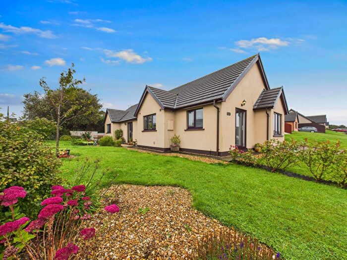 4 Bedroom Bungalow For Sale In Hawthorn Close, Pentlepoir, SA69