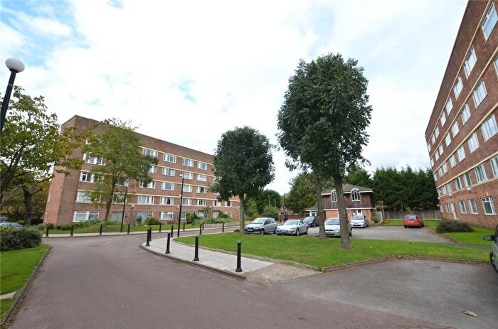 2 Bedroom Apartment To Rent In Minster Court, L7