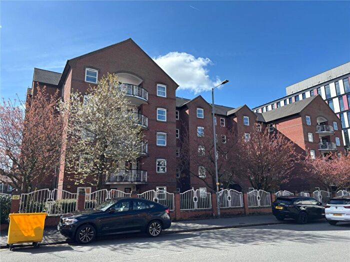 1 Bedroom Flat To Rent In Melrose Apartments, Hathersage Road, Manchester, M13