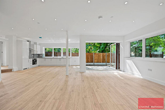 4 Bedroom Apartment To Rent In Connaught Road, London, NW10