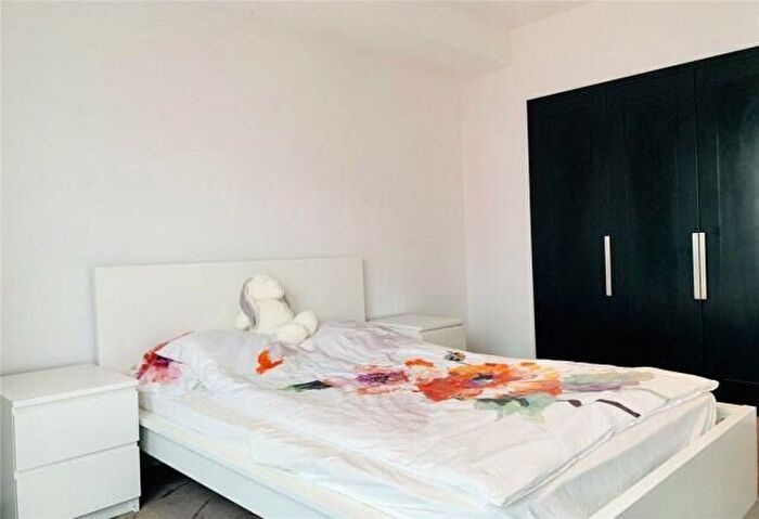 1 Bedroom Flat To Rent In Modena House, Lyell Street, London, Greater London, E14