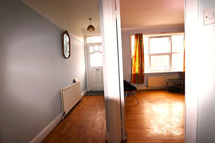 4 Bedroom Maisonette To Rent In Promenade Mansions The Promenade, Edgware, HA8