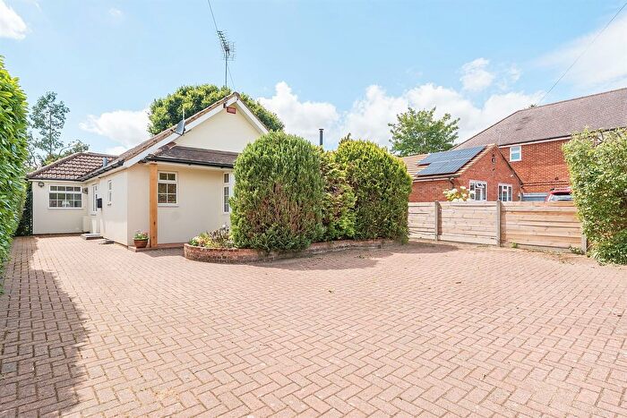 3 Bedroom Bungalow To Rent In Colemansmoor Lane, Woodley, Reading, RG5