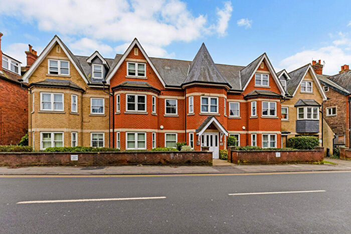 3 Bedroom Flat For Sale In York Road, Guildford, GU1