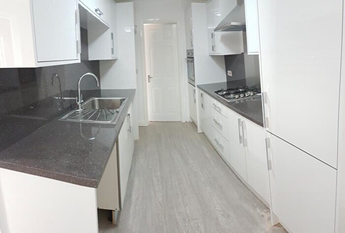 6 Bedroom Semi-Detached House To Rent In Shireoak Road, Manchester, M20