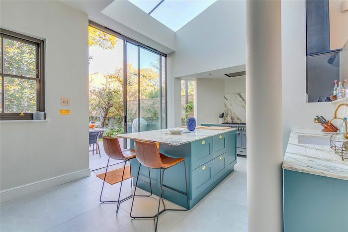 5 Bedroom Property To Rent In Northchurch Road, Islington, London, N1