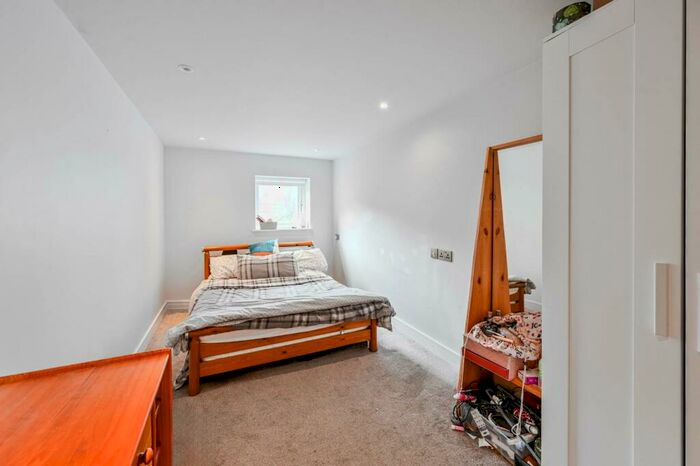1 Bedroom Flat To Rent In New Cross Road, New Cross, London, SE14