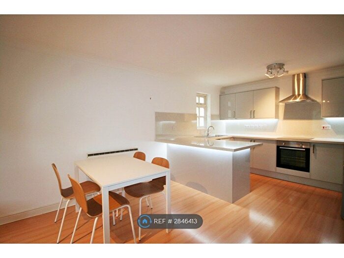 2 Bedroom Flat To Rent In Hadfield Close, Manchester, M14