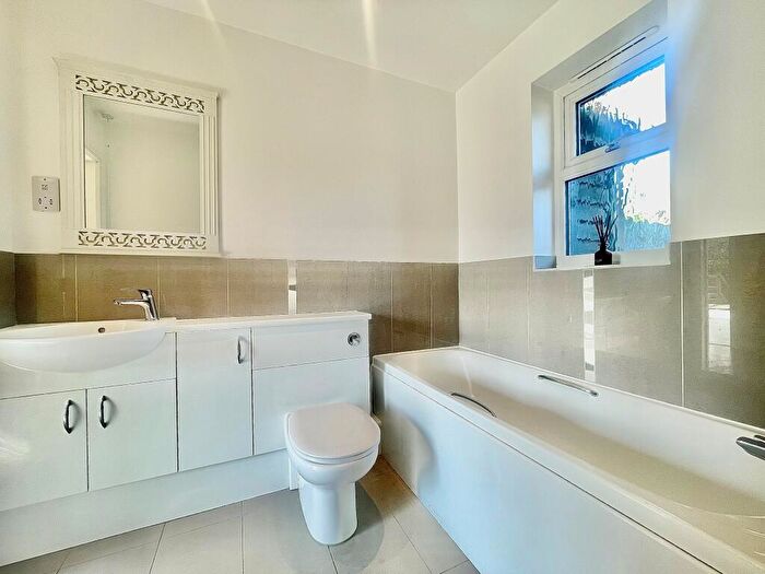 2 Bedroom Bungalow To Rent In Wadesmill, Hertford, SG12