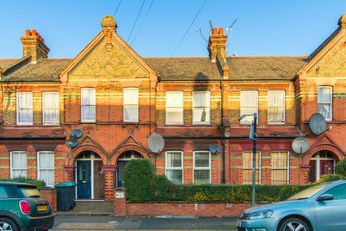 2 Bedroom Flat To Rent In Gladstone Avenue, London, , Wood Green, London, N22