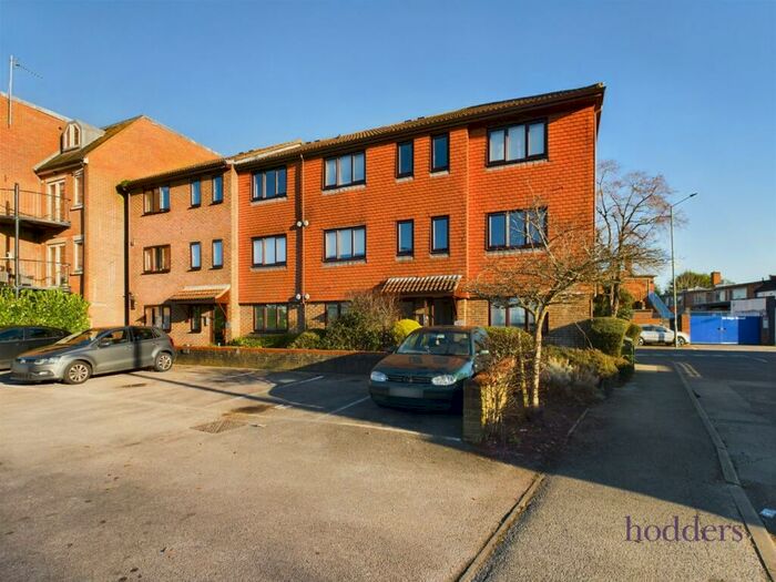 1 Bedroom Apartment To Rent In Addlestone, Surrey, KT15