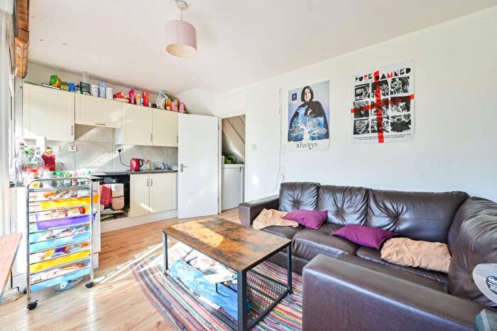 4 Bedroom Flat To Rent In Darwin Street, Elephant And Castle, London, SE17