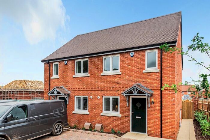 2 Bedroom Semi-Detached House To Rent In Lansdowne View, Tilehurst, Reading, RG31