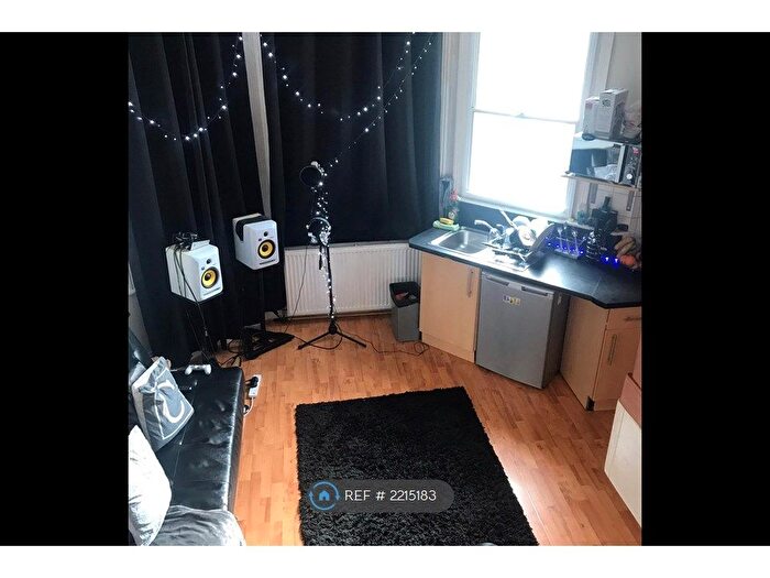 Studio To Rent In Thurlow Park Road, London, SE21