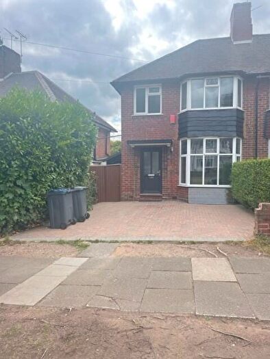 3 Bedroom Semi-Detached House To Rent In Quinton Lane, Birmingham, B32