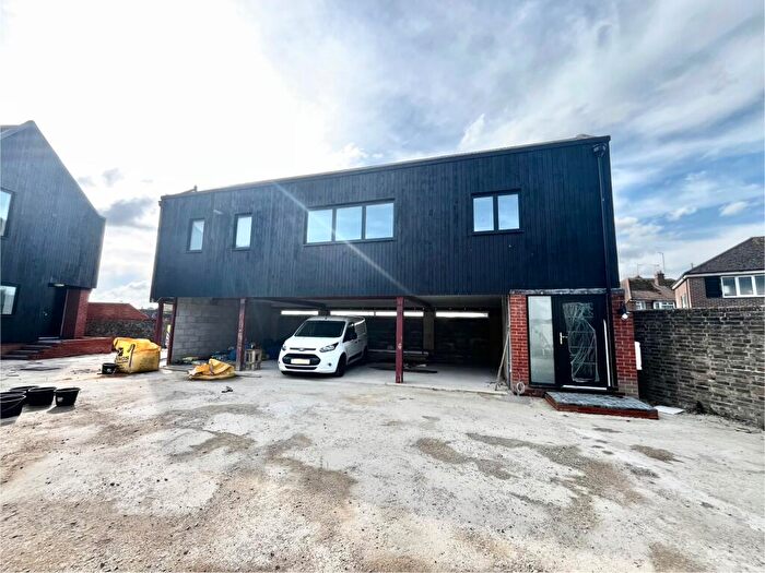 2 Bedroom Flat For Sale In Dukes Mews, Hythe, CT21