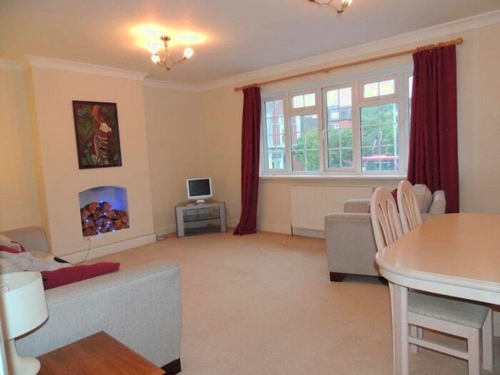 1 Bedroom Flat To Rent In Purley Parade, High Street, Purley, CR8