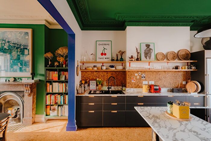 4 Bedroom Terraced House For Sale In Baldslow Road, Hastings, TN34