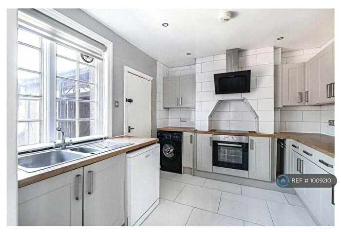 3 Bedroom Semi-Detached House To Rent In Maidstone Road, Bexley, DA14