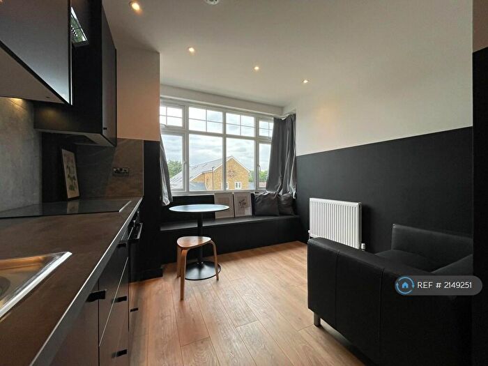 1 Bedroom Flat To Rent In Rosemill House, Morden, SM4