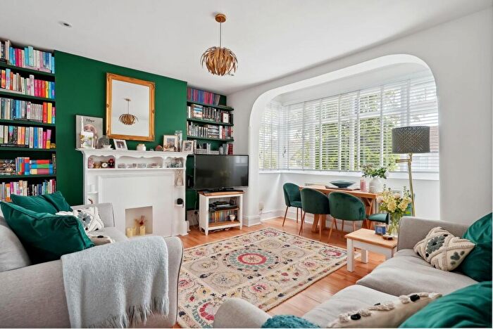 2 Bedroom Apartment For Sale In Park Lane, Carshalton, SM5