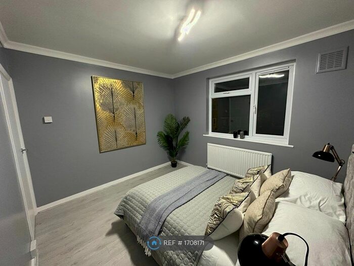 2 Bedroom Flat To Rent In Butterfields, London, E17