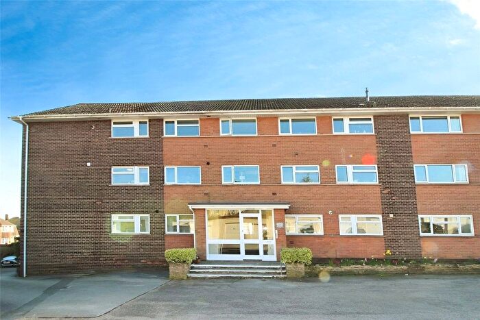 2 Bedroom Flat To Rent In Douglas Avenue, Exmouth, Devon, EX8