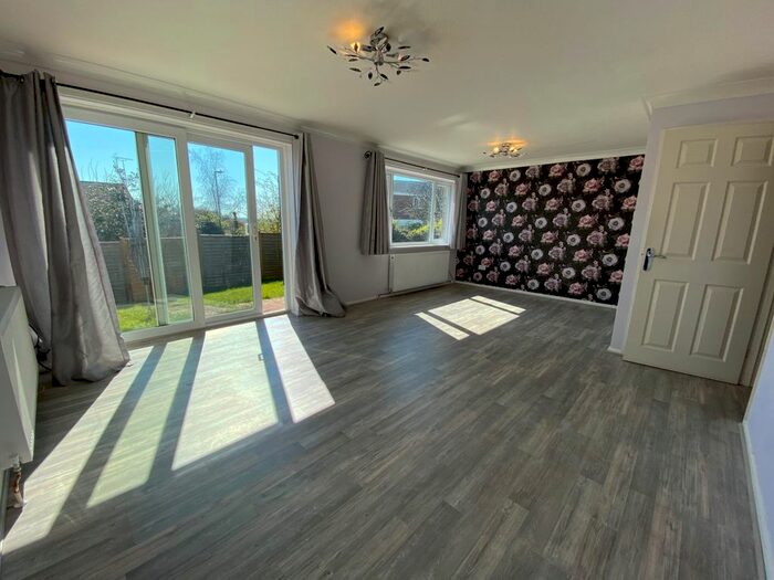 3 Bedroom Semi-Detached House To Rent In Kingsway, Caversham, Reading, RG4