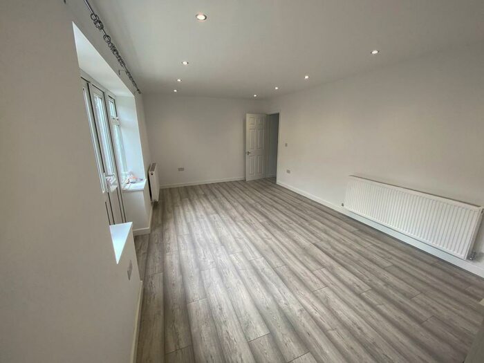 3 Bedroom End Of Terrace House To Rent In High Quality Bedroom House-Just Renovated, CV3