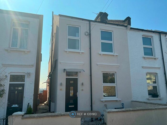 3 Bedroom Flat To Rent In Wells House Road, London, NW10