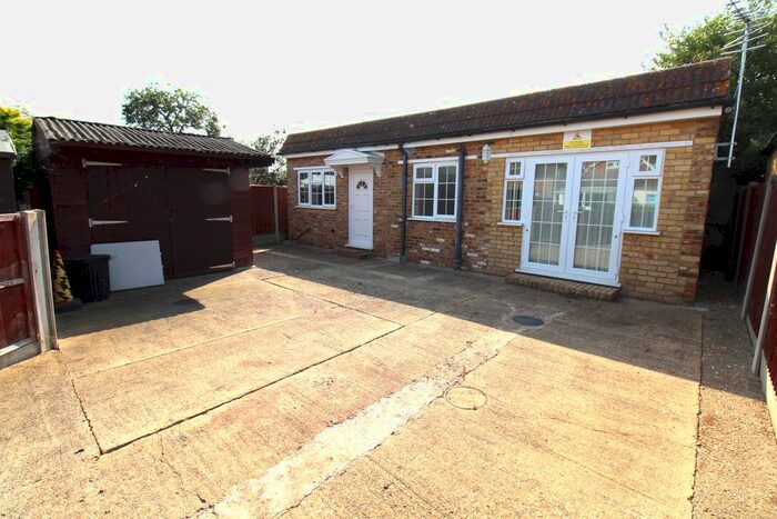 1 Bedroom Flat To Rent In Desford Way, Ashford, TW15