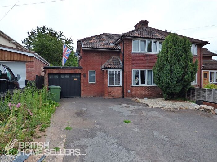 3 Bedroom Semi Detached House For Sale In Bridgwater Road, Taunton, Somerset, TA1