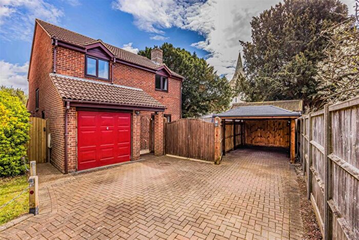 4 Bedroom Detached House For Sale In Katrina Gardens, Hayling Island, PO11