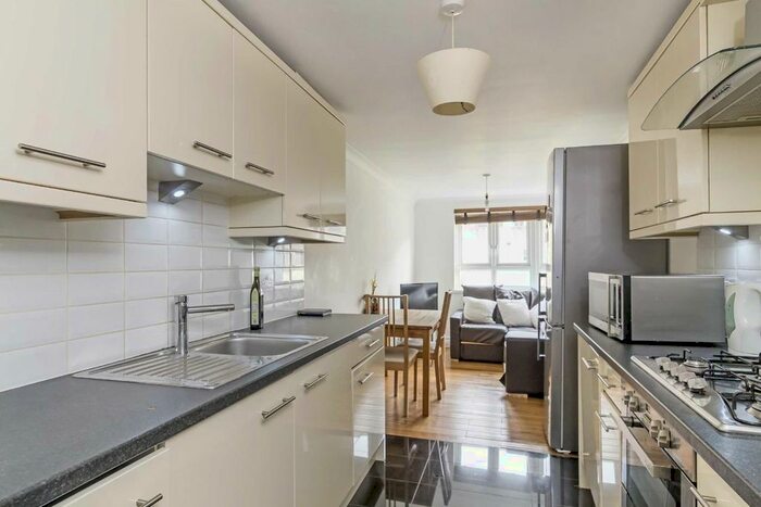 3 Bedroom Flat To Rent In Cheesemans Terrace, London, W14