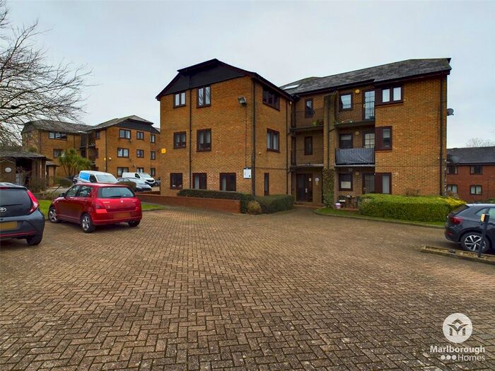 2 Bedroom Property To Rent In Cedar Close, Buckhurst Hill, Essex, IG9
