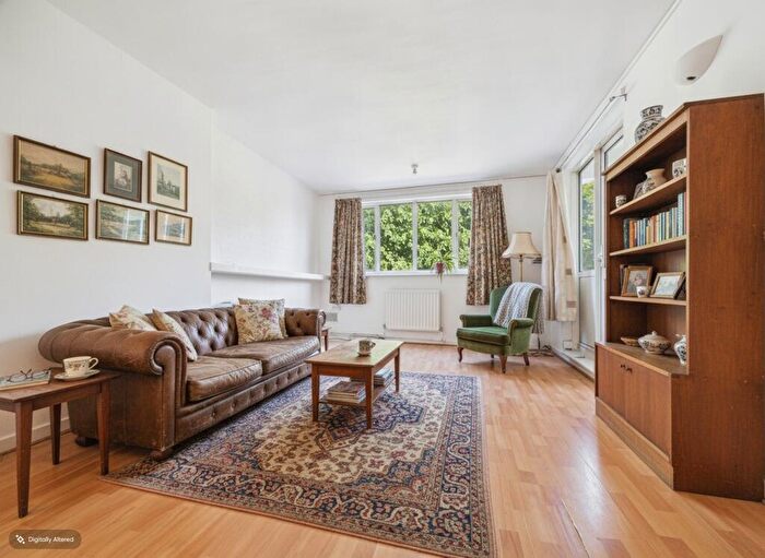 2 Bedroom Flat For Sale In Elm House, East Ferry Road, London, E14